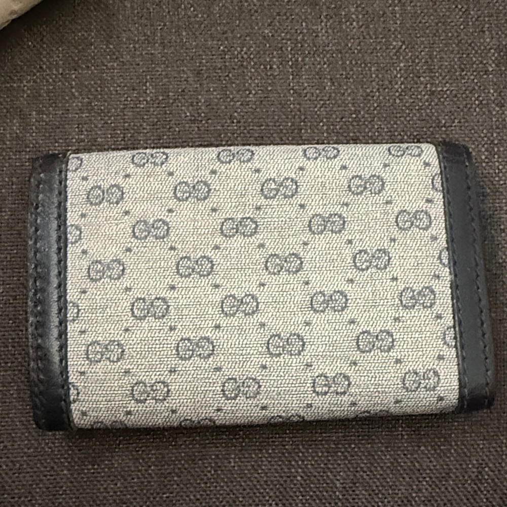 11. Gucci Midnight Blue and Gray Key Holder (6 key rings) - Picture 11 of 11